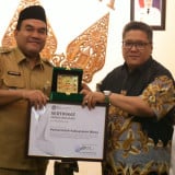 Pemkab Blora Terima Penghargaan Mitra Pemerintah Kabupaten Terbaik dalam Program KKN Bidang Pemberdayaan Masyarakat