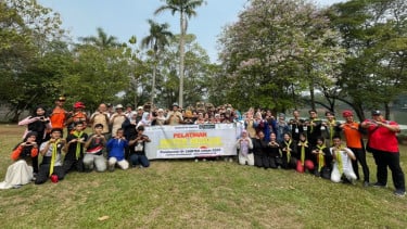 Gandeng Basarnas, 70 Kader Siaga Bencana Cawang Dilatih Keterampilan Water Rescue Hadapi Banjir