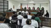 Sidang Dugaan Pengeroyokan oleh Oknum DPRD Bekasi: JPU Tuntut 10 Bulan, Keluarga Korbaan Kecewa dan Siap Lapor Kejagung