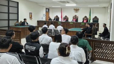 Sidang Dugaan Pengeroyokan oleh Oknum DPRD Bekasi: JPU Tuntut 10 Bulan, Keluarga Korbaan Kecewa dan Siap Lapor Kejagung