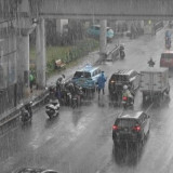 Langit Mendung Sejak Pagi, BMKG Ingatkan Potensi Hujan Guyur Tiga Wilayah Jakarta Sore Ini