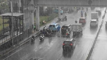 Langit Mendung Sejak Pagi, BMKG Ingatkan Potensi Hujan Guyur Tiga Wilayah Jakarta Sore Ini
