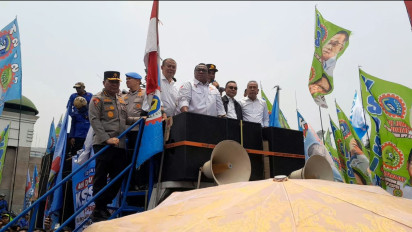 Kapolri Suyudi Ario Seto Temui Massa Aksi di Depan Gedung DPR, Sebut RUU Pelindung Ketenagakerjaan Jadi Kado Terindah