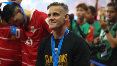 Hampir Sepekan Timnas Indonesia Juara, John Herdman Curi Perhatian di MotoGP Mandalika 2026: Kibarkan Bendera Finis saat Bezzecchi Podium