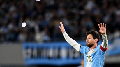Pensiun di Usia 39, Tangis Lionel Messi Tak Terbendung di Last Dance Argentina
