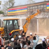 Niat Bawa Alat Berat untuk Robohkan Toko Ritel di Pamekasan, Aksi Nekat Massa Bikin Geger