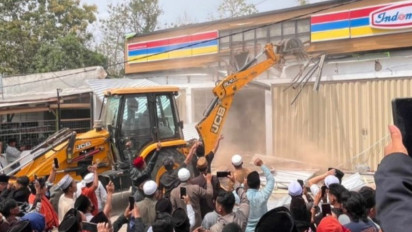 Niat Bawa Alat Berat untuk Robohkan Toko Ritel di Pamekasan, Aksi Nekat Massa Bikin Geger