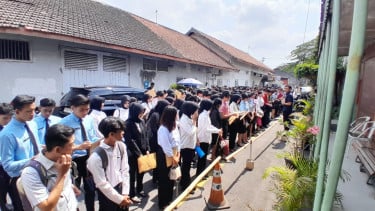 KAI Services Regional 6 Yogyakarta Gelar Walk Interview untuk Posisi Pramugara dan Pramugari Kereta Api