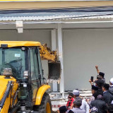 Massa Bongkar Bangunan Minimarket di Pamekasan, Polisi Tunggu Laporan Resmi