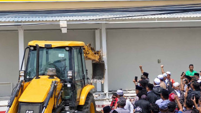 Massa Bongkar Bangunan Minimarket di Pamekasan, Polisi Tunggu Laporan Resmi
