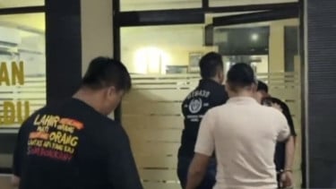 Ditusuk Pakai 3 Pisau Sampai Bengkok, Istri Bos Besi Tua Dianiaya Brutal oleh Pelanggan Sendiri di Bekasi, Pelaku Ditangkap