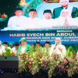 Gubernur Khofifah bersama DPRD Jatim, Habib Syech dan Ribuan Jemaah Sambut Hari Jadi ke-81 Jatim dengan Bersholawat