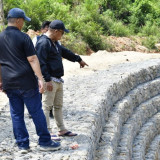 Pastikan Berjalan Efektif, Bupati Tapteng Tinjau Normalisasi Sungai di Tukka