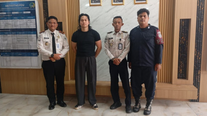 Penampakan Indra Kenz Saat Dijebloskan ke Penjara Lagi Usai Status Pembebasan Bersyarat Resmi Dicabut