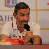 Main di Markas Timnas Indonesia, Legenda Arsenal Robert Pires Terkejut dengan Sambutan Fans Tanah Air Jelang Hadapi United Legends