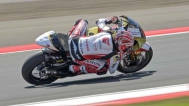 Hasil Latihan Moto2 Indonesia 2026: Terjatuh di 8 Menit Terakhir, Mario Aji Harus Puas Finis di Barisan Belakang