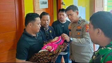 Warga Tapteng Digegerkan Penemuan Bayi Perempuan di Pinggir Jalan