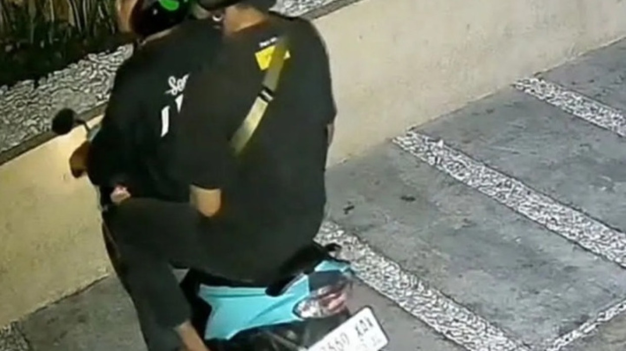 Lapangan Padel Milik Coach Justin Jadi Sasaran Pencurian Laptop hingga Mikrofon, Polisi: Perkara dalam Penyelidikan
            - galeri foto