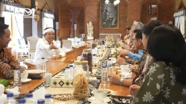Hidangkan Ayam Bakakak ke Investor Jepang, Kelakar Dedi Mulyadi: Kalau Dikasih Salmon-Sashimi Sudah Tidak Aneh