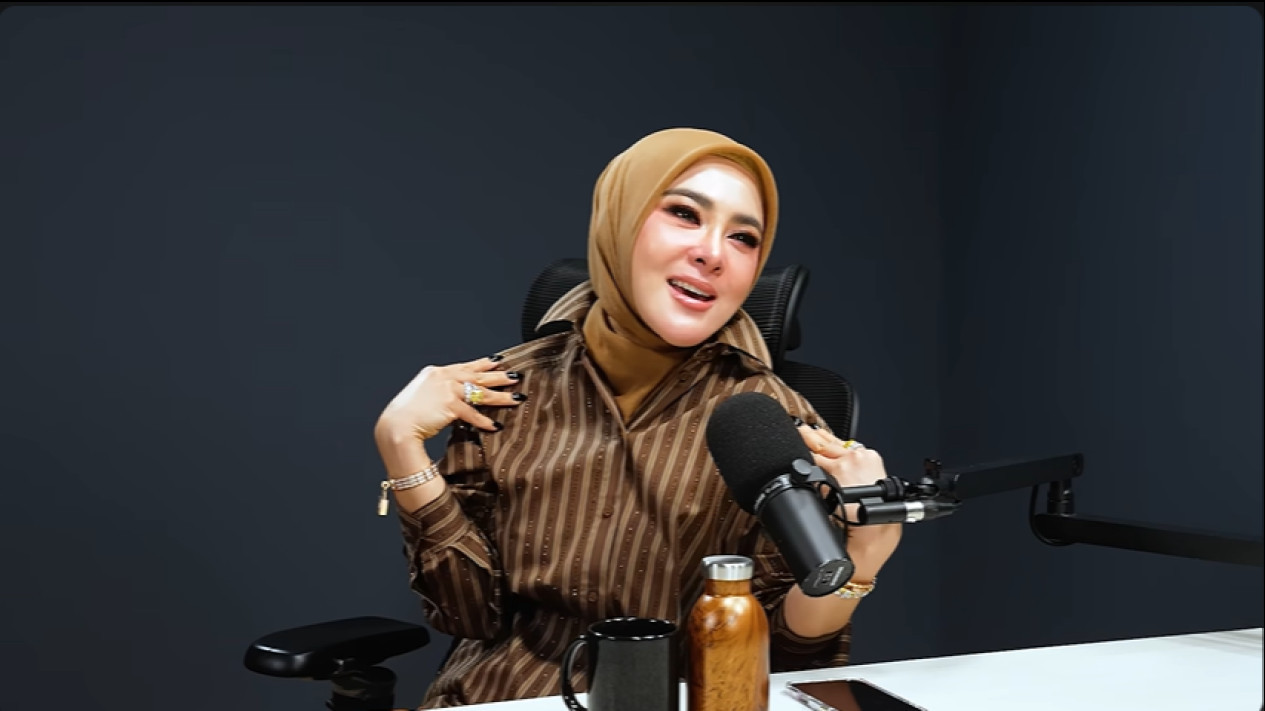 Harga Outfit Syahrini saat Datang ke Podcast Raditya Dika Ditaksir Mencapai Rp41 Miliar
            - galeri foto