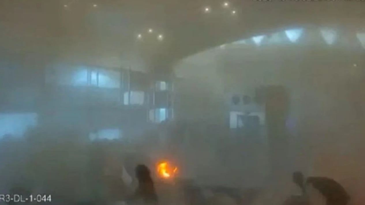Bandara di Riyadh Diserang Houthi, Kemenhaj Buka Suara Soal Nasib Calon Jemaah Umrah Indonesia
            - galeri foto