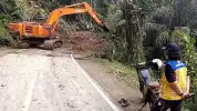Longsor Tutup Ruas Jalan Nasional Tapan-Batas Jambi, Kemen PU Percepatan Penanganan