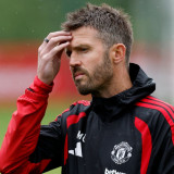 Michael Carrick Respons Sindiran Lisandro Martinez kepada Manajemen Manchester United, Ingatkan Pentingnya Kebersamaan