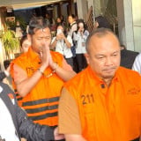 Lima Orang Kenakan Rompi Tahanan KPK Pasca OTT di BNPB