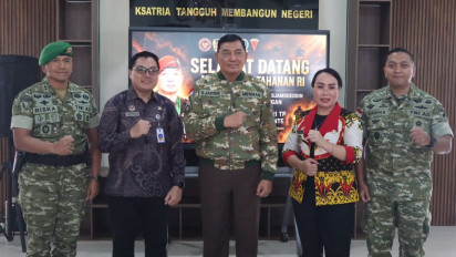 Tinjau Perbatasan Kalbar, Menhan Janji Kawal Infrastruktur Jalan Desa dan Logistik di Entikong