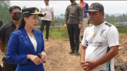 Viral Momen Lucu Sherly Tjoanda Ikut Soft Spoken saat Bicara dengan Warga, Bikin Netizen Gemas