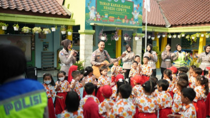 Mengenalkan Sosok Polisi yang Ramah dan Bersahabat, 14 Samsat Polda Metro Jaya Kunjungi TK