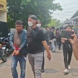 Polisi Sisir Kampung Ambon, 7 Orang Terjaring, Sabu hingga Ganja Ditemukan