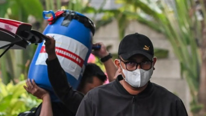 Penampakan Tong Biru Digotong KPK, Diduga Jadi Tempat Bupati Klaten Hamenang Tampung Uang