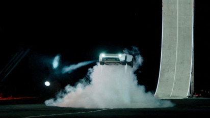 Elon Musk Resmi Perkenalkan Tesla Roadster, Mobil Sport Listrik Ini Bisa Terbang dan Langsung Ngebut Kurang dari 1 Detik
