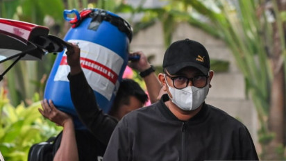 Penampakan Tong Warna Biru Tempat Bupati Klaten Menyimpan Duit Hasil Korupsi