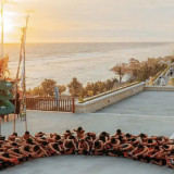 5 Perbedaan Tari Kecak Pantai Melasti dan Pura Uluwatu, Mana yang Lebih Menarik?
