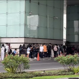 Viral Antrean Manusia di Grand Indonesia Demi iPhone 18 Pro Burgundy: Padahal Mall Belum Buka!