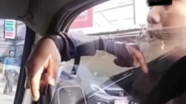 Video Preman "Gayung" Palak Sopir hingga Pecahkan Kaca Mobil Viral di Media Sosial, Teriak-Teriak Minta Duit