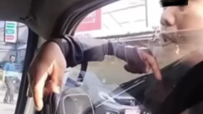 Video Preman "Gayung" Palak Sopir hingga Pecahkan Kaca Mobil Viral di Media Sosial, Teriak-Teriak Minta Duit