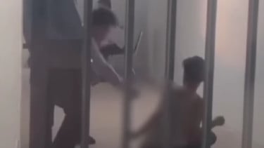 Viral Aksi Pencambukan Pegawai MBG di KPPG Bogor, Pelaku Membabi Buta Meski Korban Meringis Kesakitan