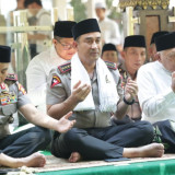 Kapolri Jenderal Suyudi Ario Seto Ziarah ke Makam Gus Dur di Jombang