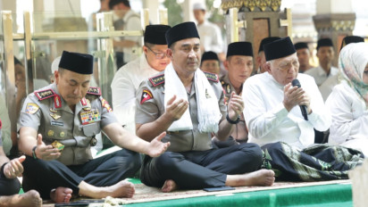Kapolri Jenderal Suyudi Ario Seto Ziarah ke Makam Gus Dur di Jombang