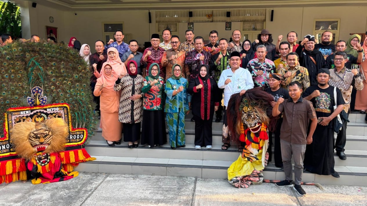 Resmi Dapat Restu Khusus dan Jalur 'Extension' Reog Ponorogo, Seni Barongan Blora Siap Mendunia
            - galeri foto