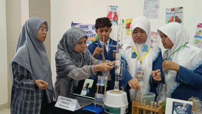 Siswa SMP di Surabaya Teliti Potensi Biji Ketapang sebagai Minyak Nabati