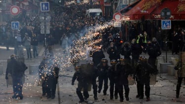 Paris Mencekam! Demo Biaya Hidup Berubah Kericuhan, Toko-toko Jadi Sasaran Jarah