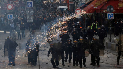 Paris Mencekam! Demo Biaya Hidup Berubah Kericuhan, Toko-toko Jadi Sasaran Jarah