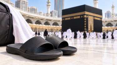 9 Tips Memilih Sandal untuk Umrah agar Nyaman Dipakai Berjalan Jauh