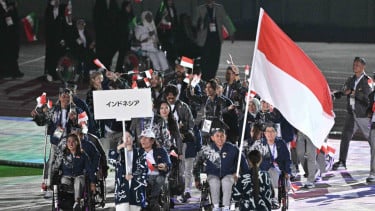 Atlet Para Atletik Indonesia Jaenal Aripin Akui Merinding Bawa Bendera Merah Putih di Pembukaan Asian Para Games 2026