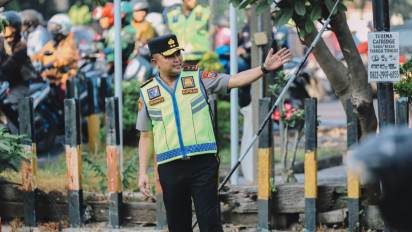 Kapolda Jatim Turun ke Jalan, Urai Kemacetan Surabaya saat Jam Masuk Kerja