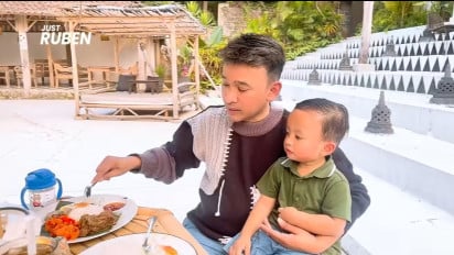 Belum Lama Diadopsi, Ruben Onsu Langsung Ajak Thayaka Shalat Berjamaah